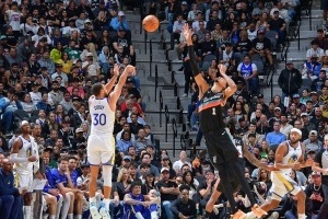 媒体人：库里和UA的矛盾看起来比想象中大 中国品牌加油追一把？