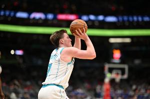 没丢脸！4号秀克尼佩尔爆砍新高32分&生涯第二次30+ 本届第一人