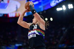 正负值+12最高！戈登半场8中5&三分3中2拿到13分5板