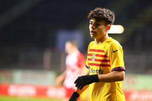 每体：巴萨小将埃斯帕特预计伤缺两个月，球员本被视为孔德替补