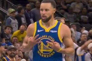 库里：我知道我30岁后40+场次追平乔丹 我当时还做了反着的23手势