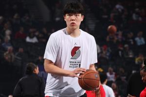 不甚理想！杨瀚森半场9中3拿6分5板 正负值-25全场最低