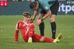 望无大碍！卡尔疑似受伤无法坚持被换下，杰克逊替补登场