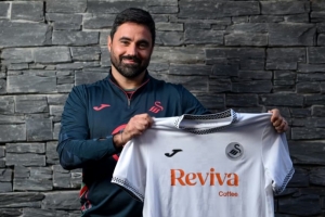 官方：37岁前利物浦助教维托尔·马托斯执教斯旺西，签约至2029