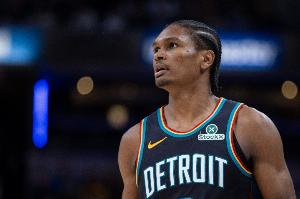 历史仅7人！奥萨尔前135场达标1300分775板280助185抢断110封盖