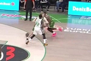 这妹子的背打，谁想上去教她两招的？